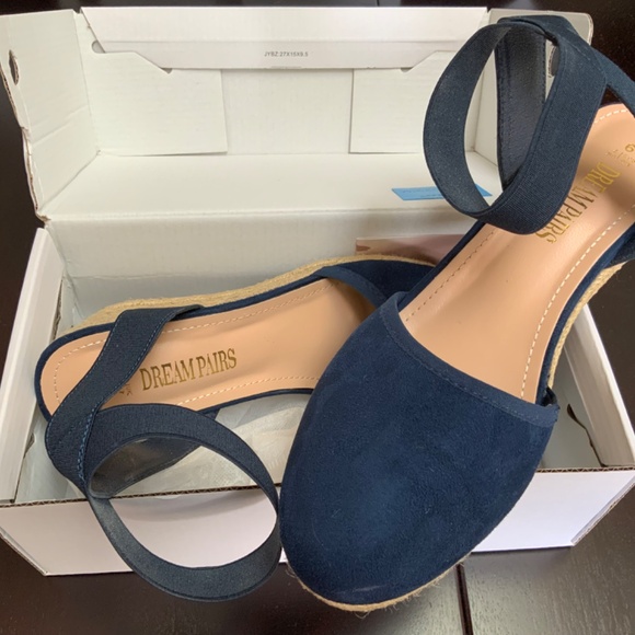 Brand New in Box Women’s Closed Toe Wedge Sandal Sz 9 Navy Blue - Picture 3 of 8